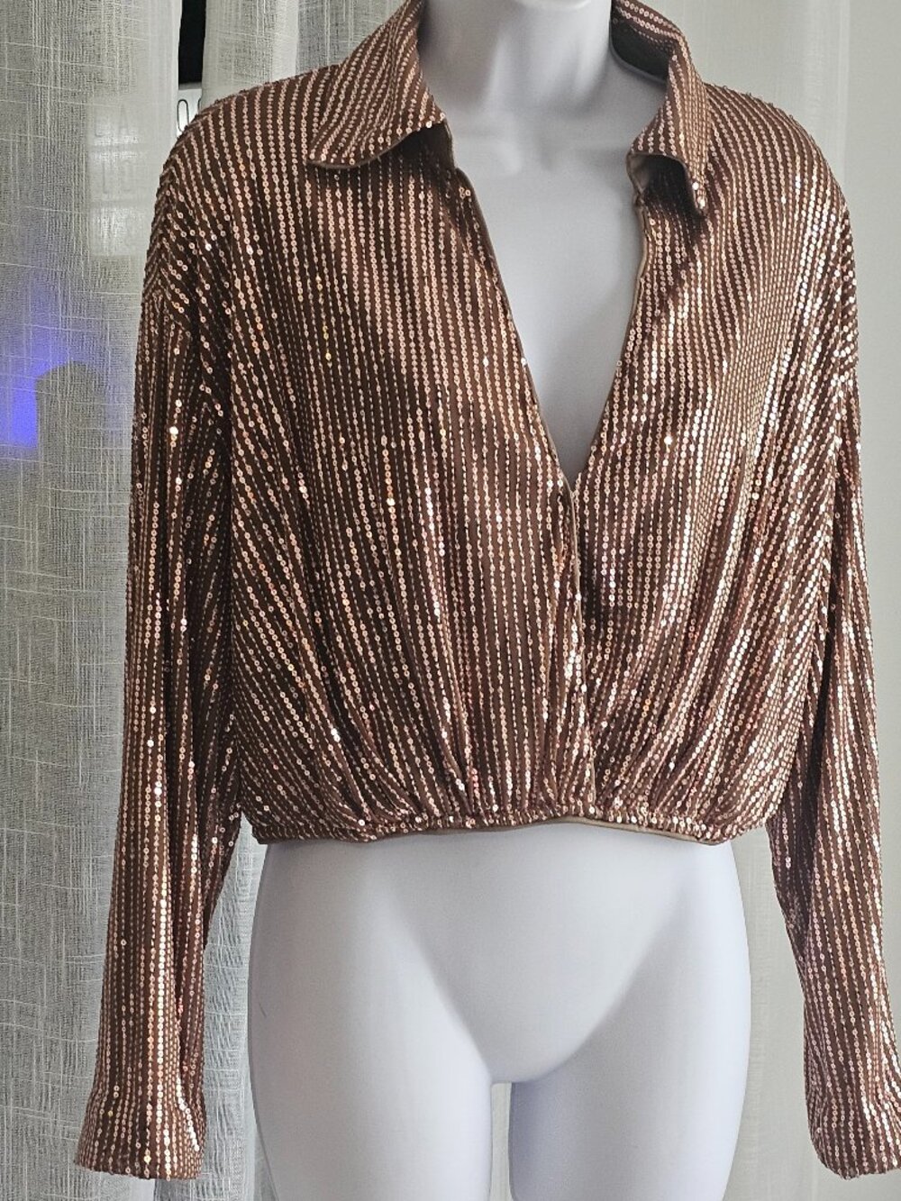 Women's Long Sleeve Front Wrap V neck Crop Sequin Blouse Size US 4 NWOT